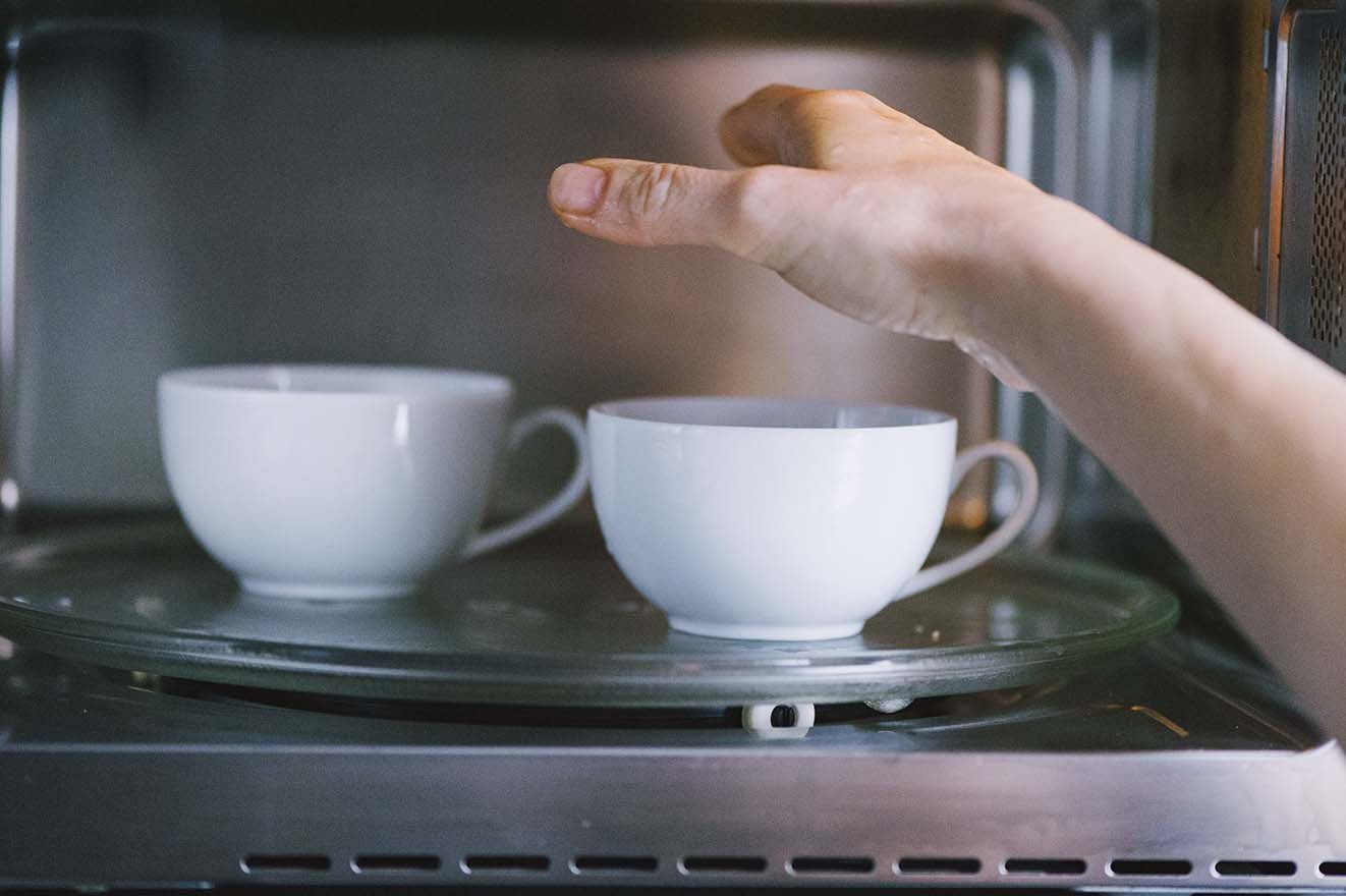 Come usare il microonde per scaldare o scongelare