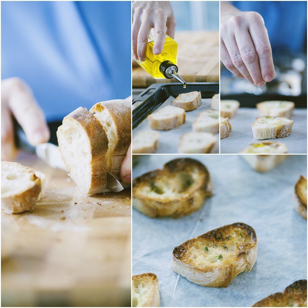 Fettine di pane tagliate, irrorate con olio e tostate in forno con erbe aromatiche