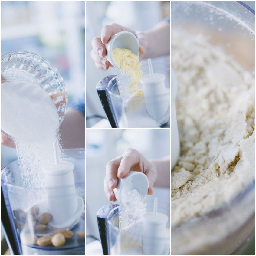 Ingredienti secchi versati nel frullatore per preparare la glassa della colomba