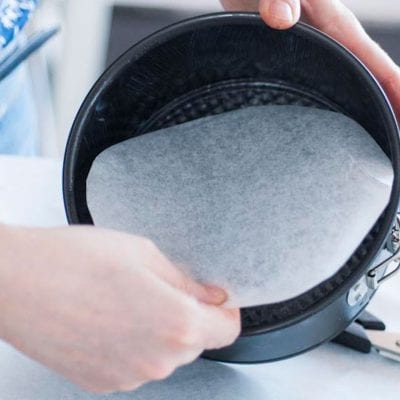 Come foderare una tortiera con la carta forno