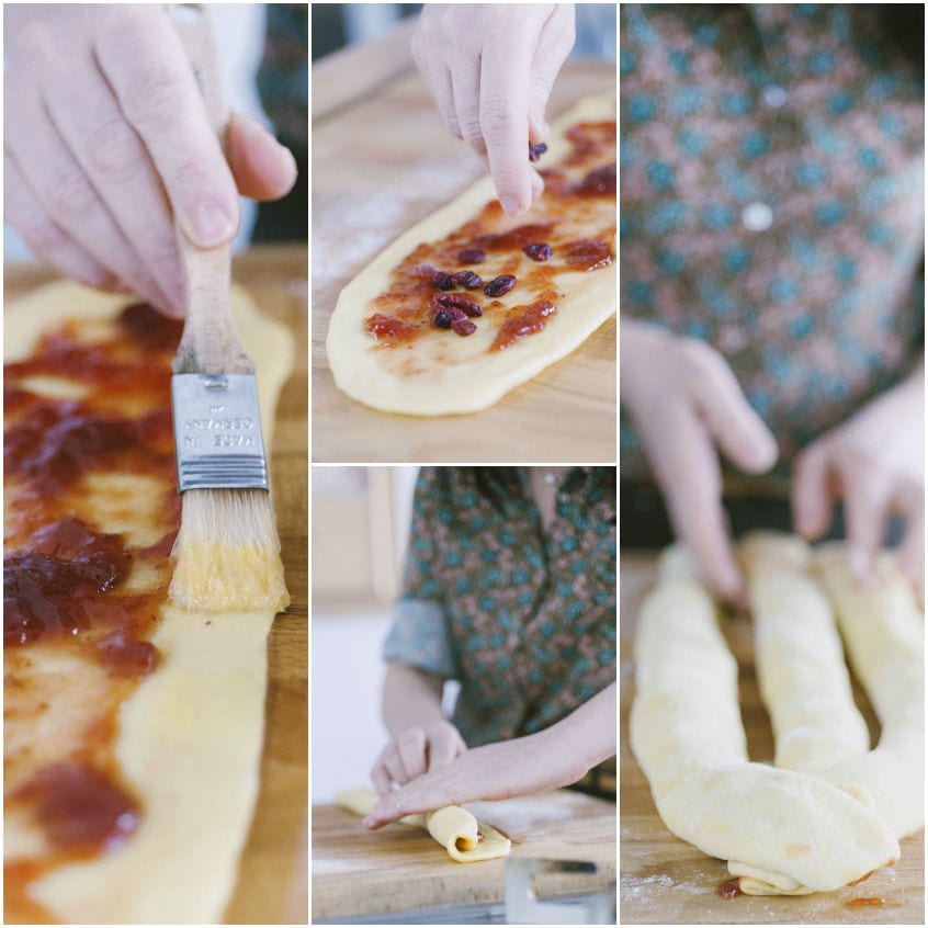Strisce di pasta farcite con confettura e frutti rossi, spennellate e arrotolate per formare i capi della treccia