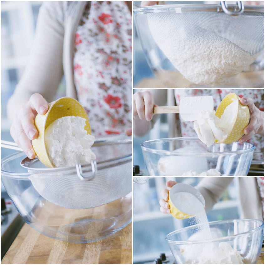 Ricotta setacciata attraverso un colino e mascarpone versato in una ciotola per il ripieno