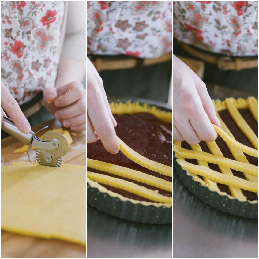 Striscioline di pasta frolla tagliate con la rotella e disposte a griglia sulla crostata con confettura