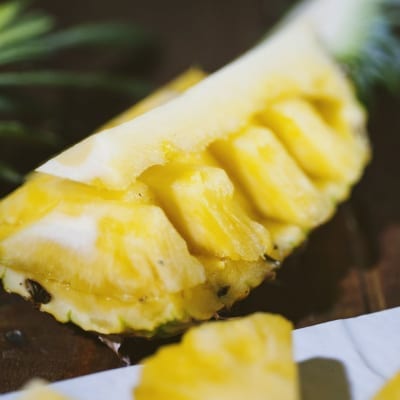 Come pulire e tagliare l'ananas, per servirla in modo fresco e originale