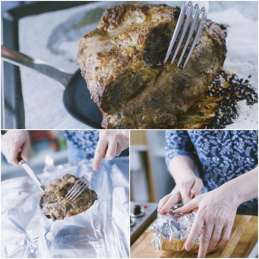 Arrosto di maiale rosolato trasferito su carta alluminio e avvolto per il riposo