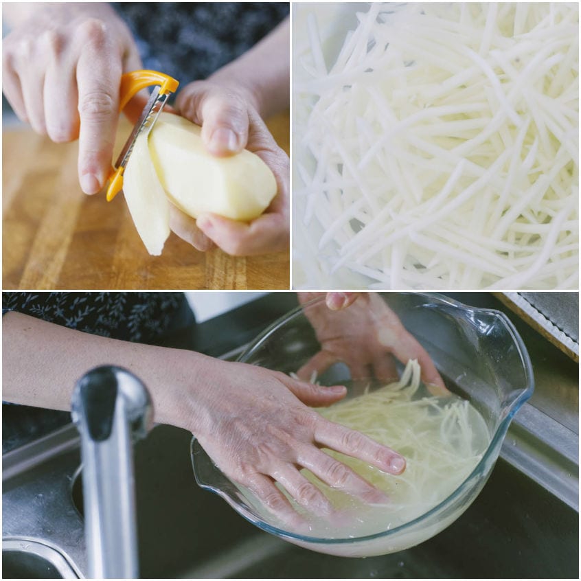 Patate pelate e tagliate a julienne, poi immerse in acqua per eliminare l'amido