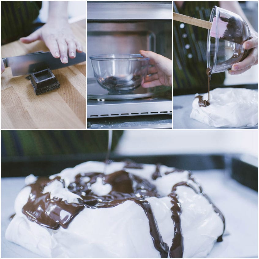 Cioccolato fuso versato a filo sulla meringa della pavlova foresta nera