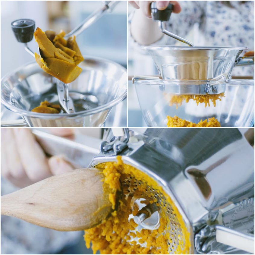 Zucca cotta passata al passa verdure: la purea arancione scende nella ciotola