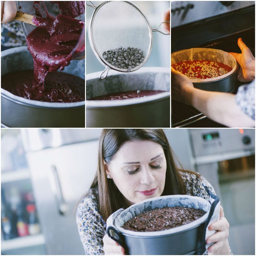 Donna che annusa la torta di barbabietole appena sfornata, con gocce di cioccolato in superficie