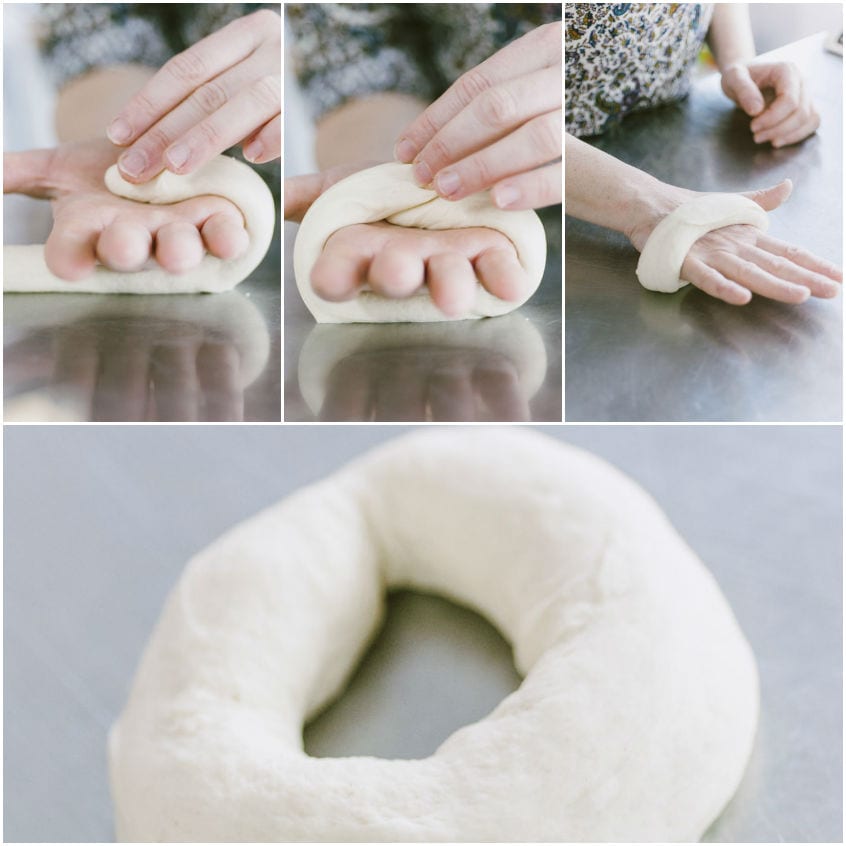 Mani che modellano l'impasto a ciambella attorno al polso per formare un bagel