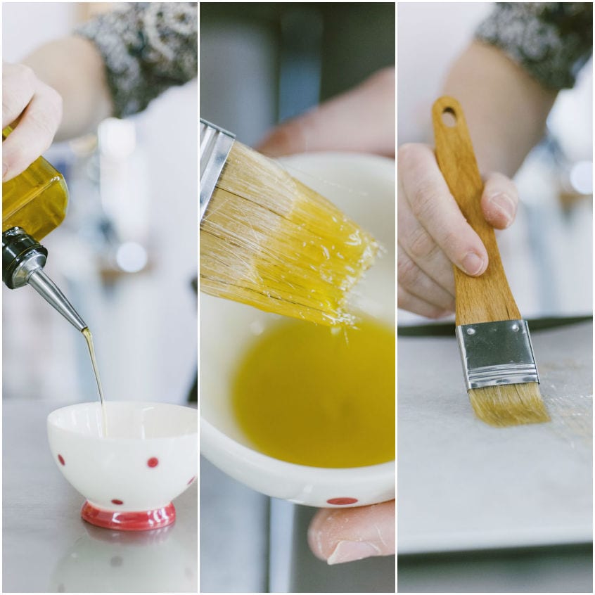 Olio versato in una ciotola, pennello intinto e stesura dell'olio su una teglia