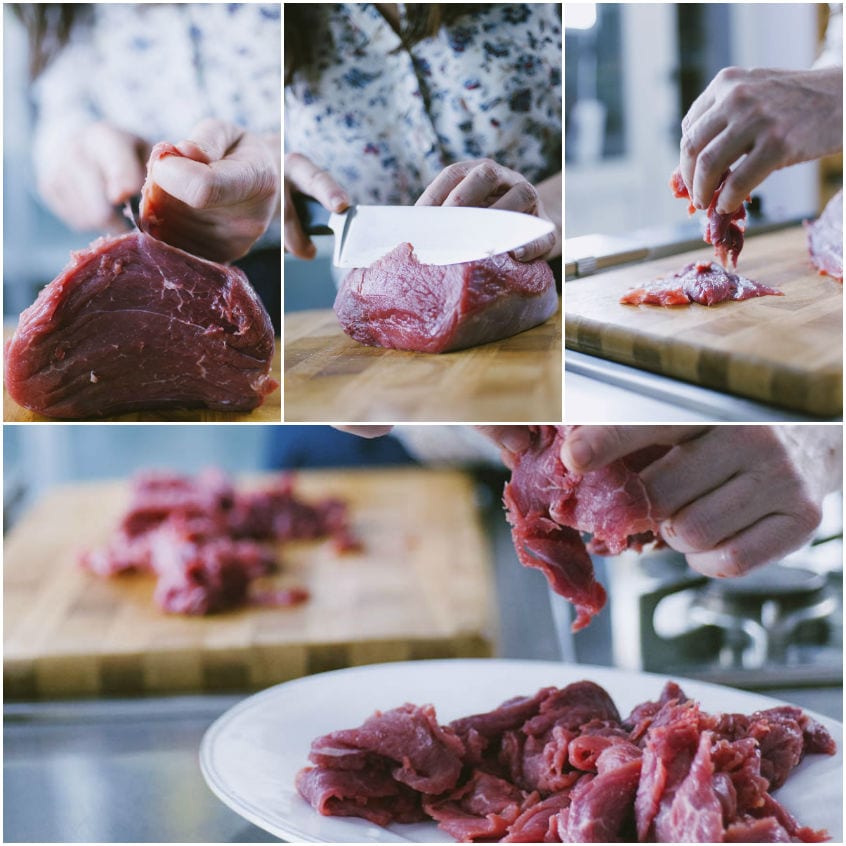 Fasi di taglio della carne di manzo in sottili straccetti irregolari su tagliere di legno