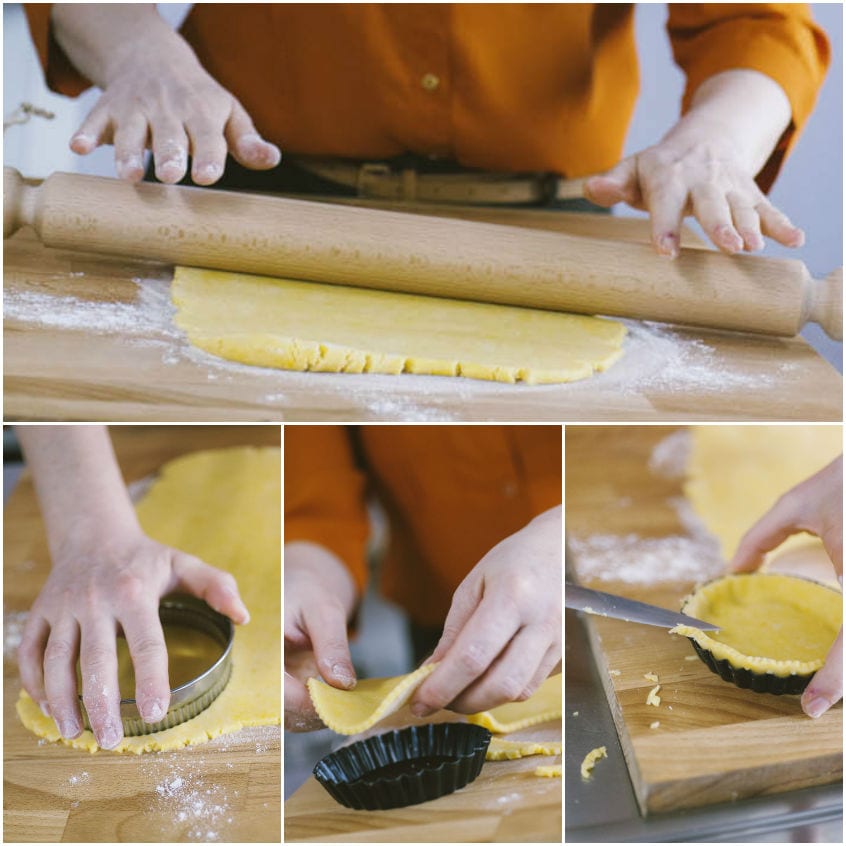 Pasta frolla stesa col mattarello, ritagliata a disco e adagiata negli stampini con i bordi rifilati