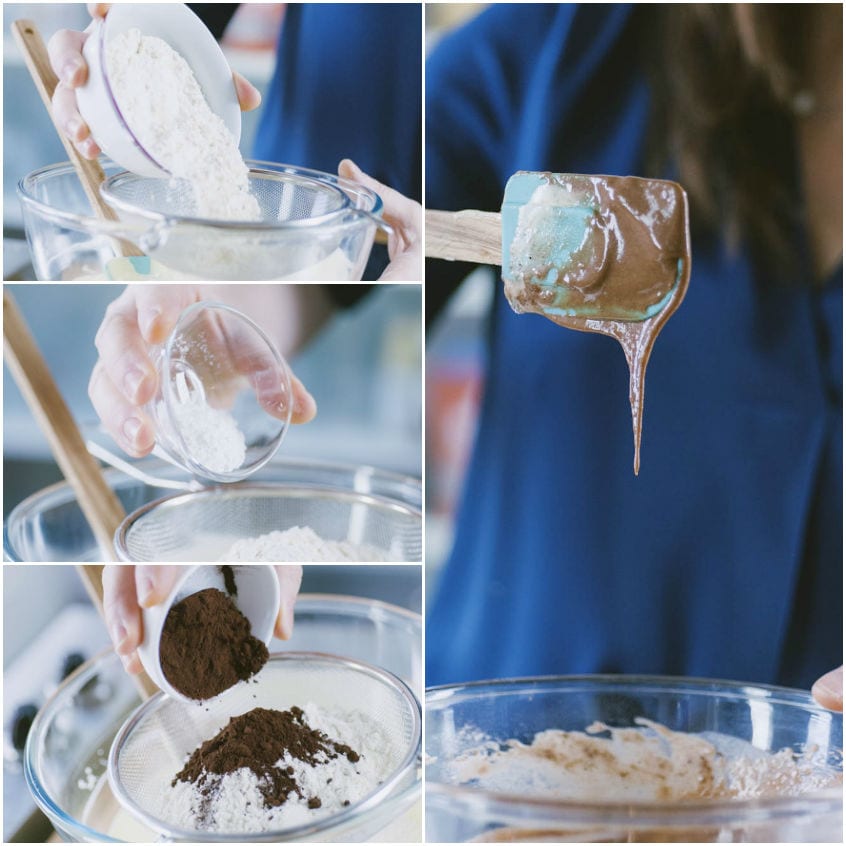 Farina, lievito e cacao setacciati nella ciotola, poi la pastella al cacao che cola dal cucchiaio