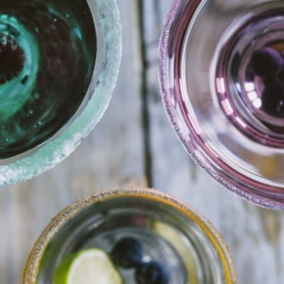 Come decorare con lo zucchero i bordi dei bicchieri, da cocktail o per drink caldi e freddi