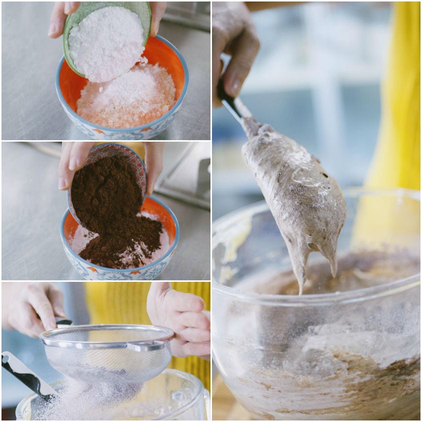 Cacao e farina setacciati uniti all'impasto montato di uova per il pan di Spagna al cacao
