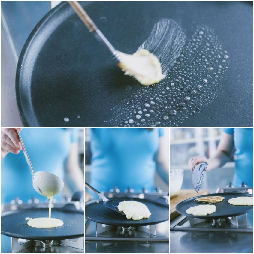 Piastra unta, impasto versato a mestolate e pancakes girati con la spatola durante la cottura
