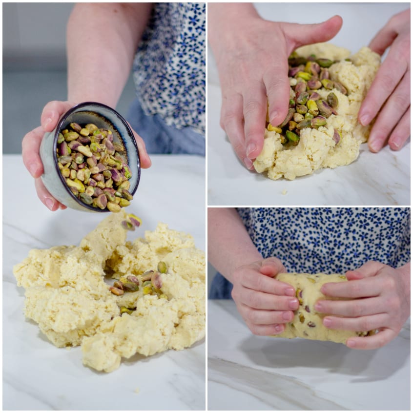 Pistacchi versati e amalgamati a mano nell'impasto dei cantucci al formaggio formando un filoncino