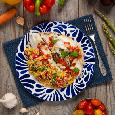 Orata al cartoccio con cous cous di verdure, pomodorini, basilico e lamelle di mandorle