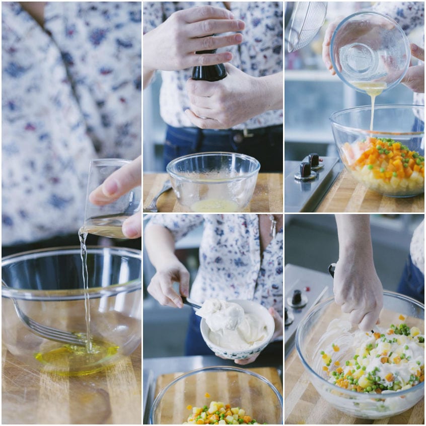 Preparazione dell'insalata russa: emulsione di olio e aceto versata sulle verdure a cubetti e mescolata con maionese