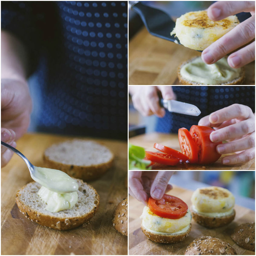 Composizione del miniburger: maionese spalmata sul pane, burger dorato e fetta di pomodoro fresco