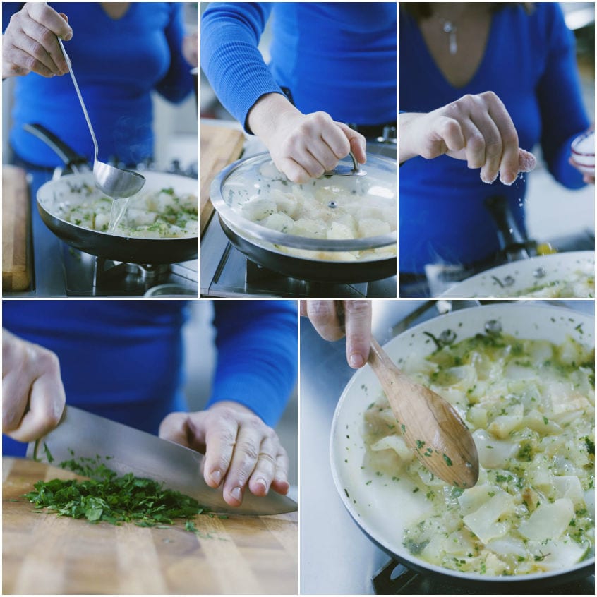 Fasi di cottura dello stoccafisso in padella con brodo, sale e prezzemolo tritato fresco
