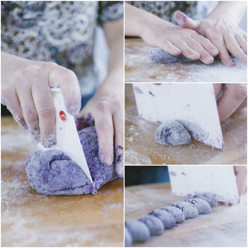Impasto viola tagliato a pezzetti con il tarocco e sagomato in piccoli gnocchi sul piano infarinato