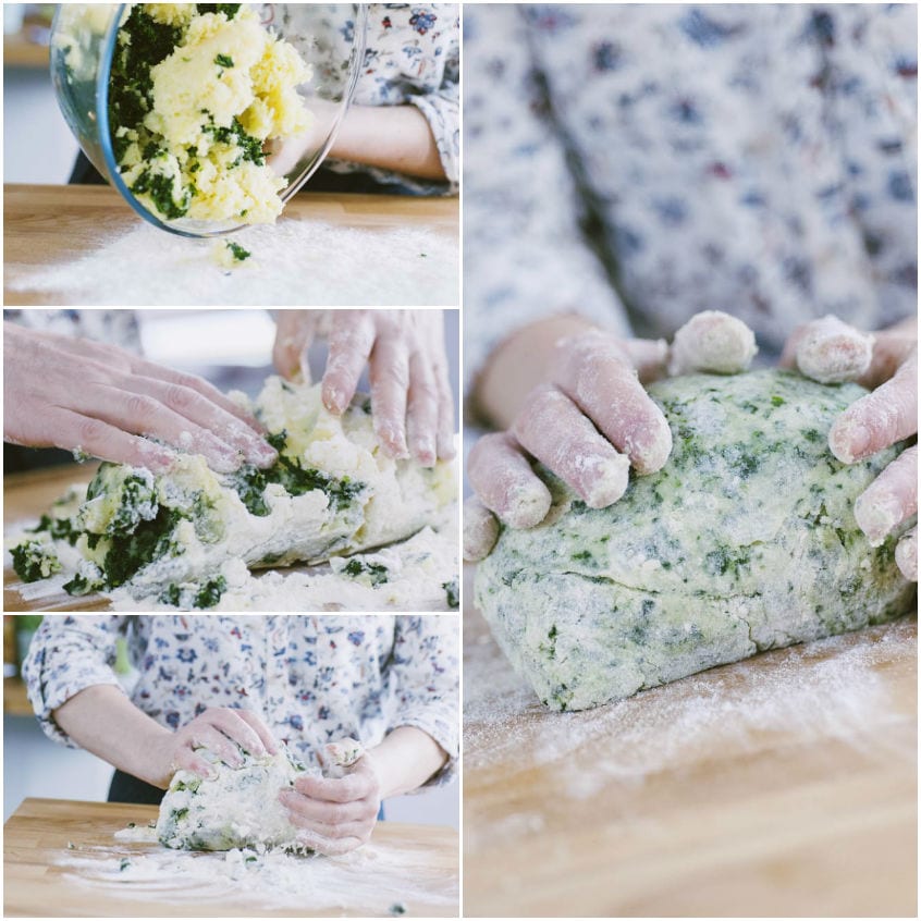 Mani che impastano il composto di patate e spinaci su piano infarinato fino a ottenere un panetto compatto
