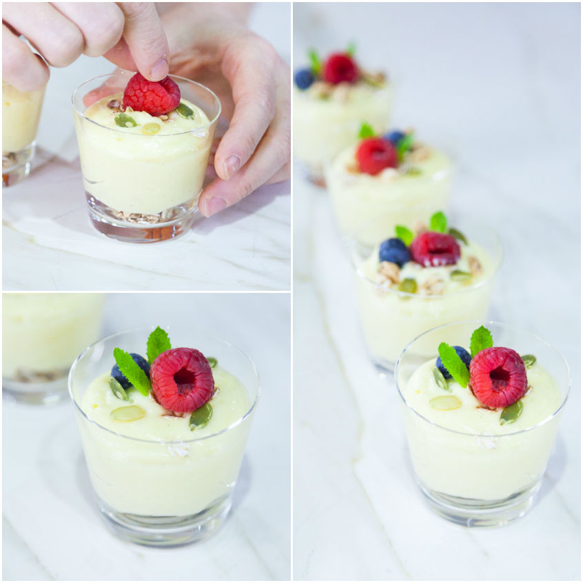 Una mano posiziona un lampone sulla crema chiboust, guarnita con semi e foglie di menta