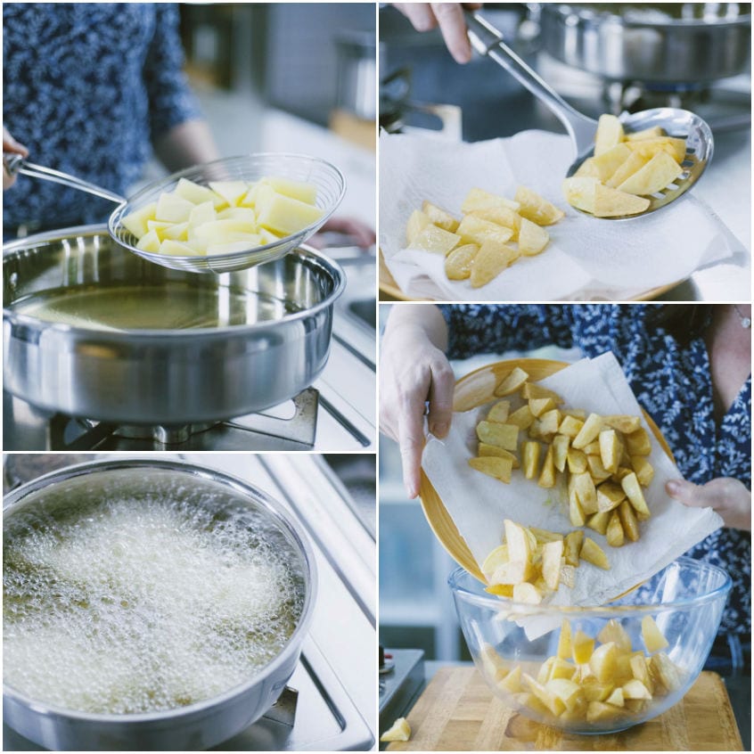 Patate fritte scolate dall'olio bollente e trasferite su carta assorbente