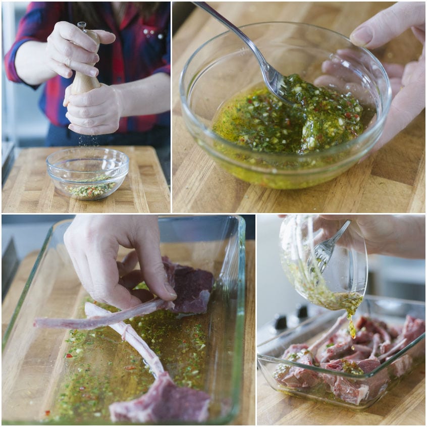 Costolette di agnello crude marinate con erbe e olio in una pirofila