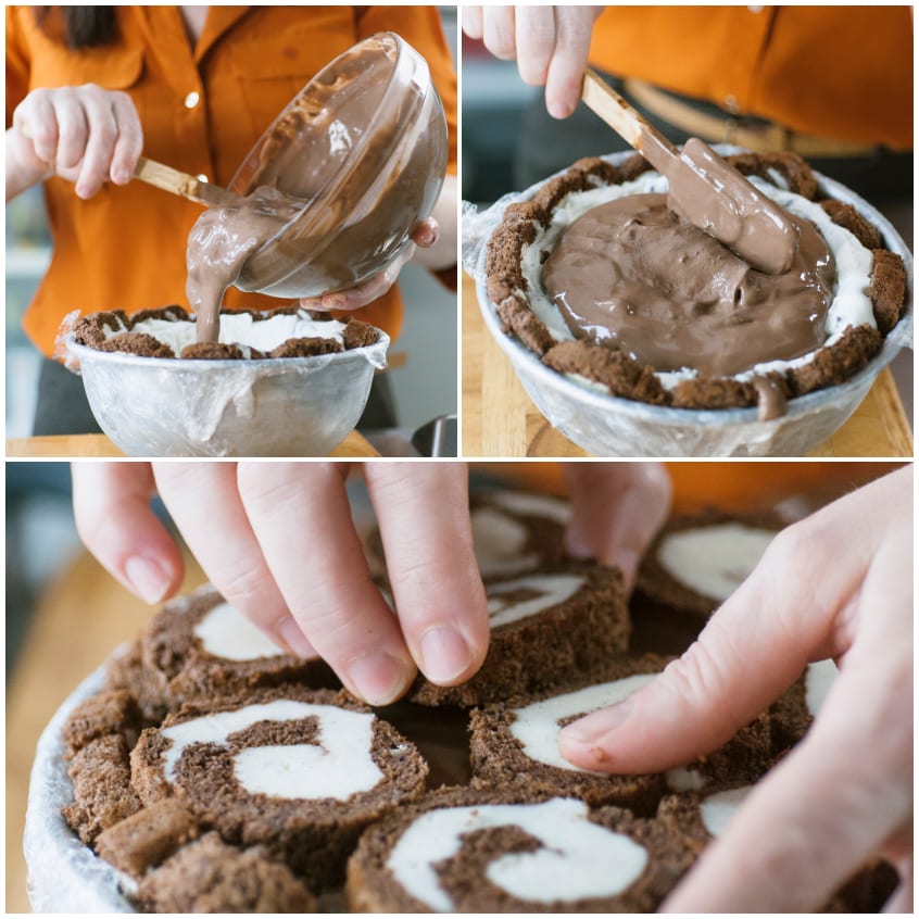 Crema al cioccolato versata e spalmata sullo zuccotto gelato, poi chiuso con fette di rotolo al cacao