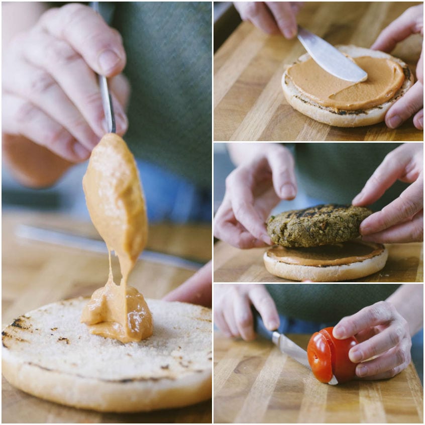 Mani che farciscono il panino con salsa rosa, adagiano il burger di lenticchie e affettano il pomodoro