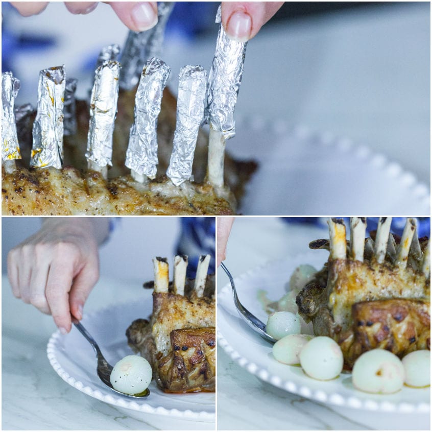 Rimozione della carta stagnola dalle costolette e cipolline disposte intorno al carré di agnello