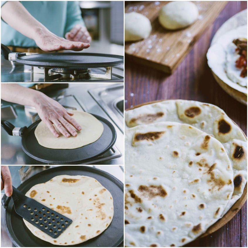 Tortillas cotte sulla piastra calda, con macchie dorate, pronte da impilare