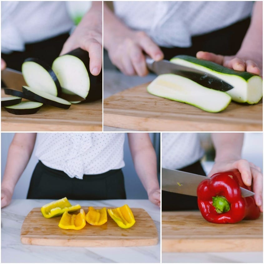 Melanzane e zucchine affettate e peperoni tagliati a quarti sul tagliere