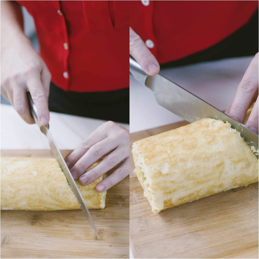 Rotolo di pan di Spagna tagliato alle estremità con un coltello per formare i nodi del tronchetto