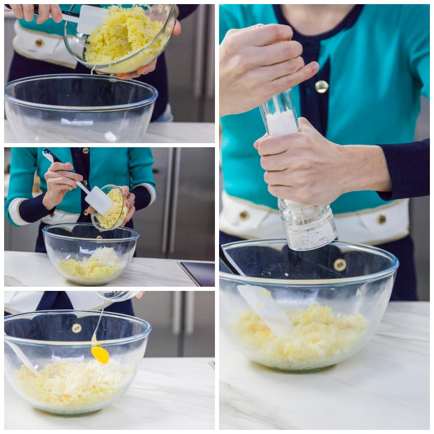 Patate schiacciate mescolate con formaggi grattugiati in una ciotola, con aggiunta di liquido