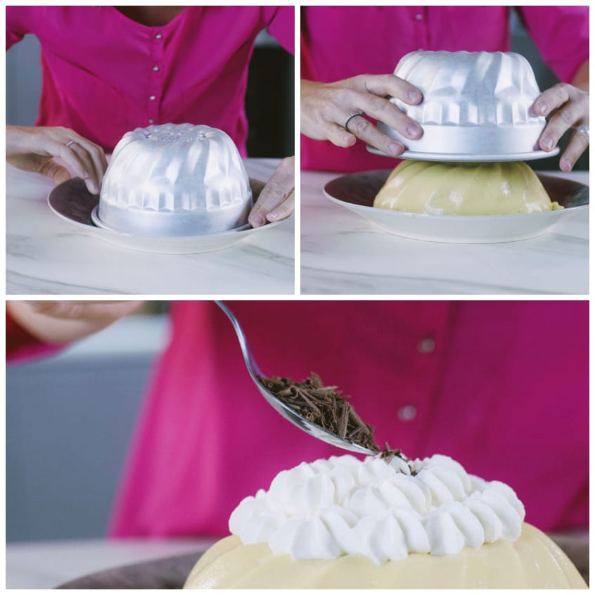 Sformatura del budino di cioccolato bianco e decorazione con panna montata e scaglie di cioccolato