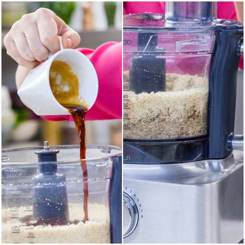 Caffè espresso versato nel robot da cucina con la farina di mandorle per i truffles