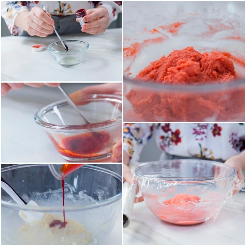 Colorante rosso sciolto in acqua e aggiunto all'impasto dei macarons, poi coperto con pellicola