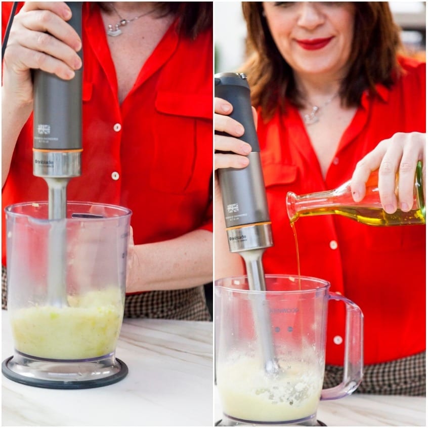 Frullatura della salsa di mela verde con frullatore a immersione e aggiunta di olio extravergine