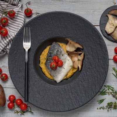 Crema di ceci con filetto di branzino al vapore, funghi saltati e pomodorini ciliegino