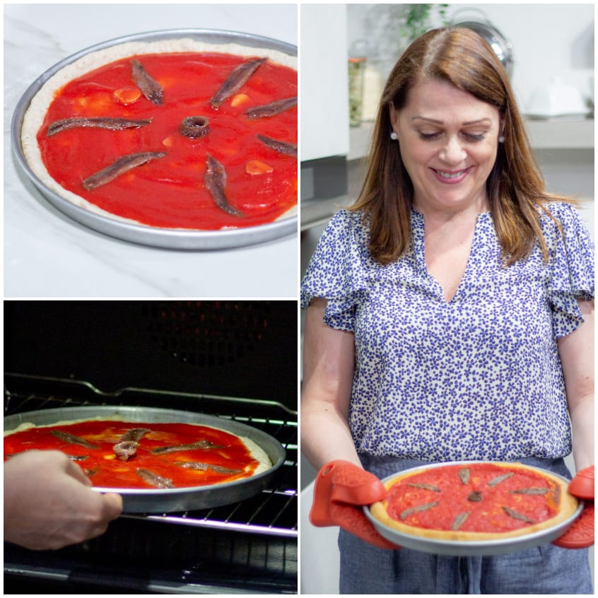 Focaccia marinara con pomodoro e acciughe disposte a raggiera, appena sfornata