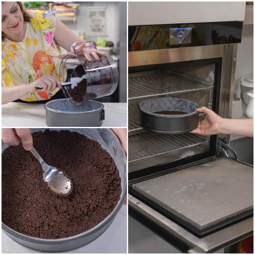 Composto di biscotti al cioccolato versato nello stampo, livellato con un cucchiaio e poi riposto in forno