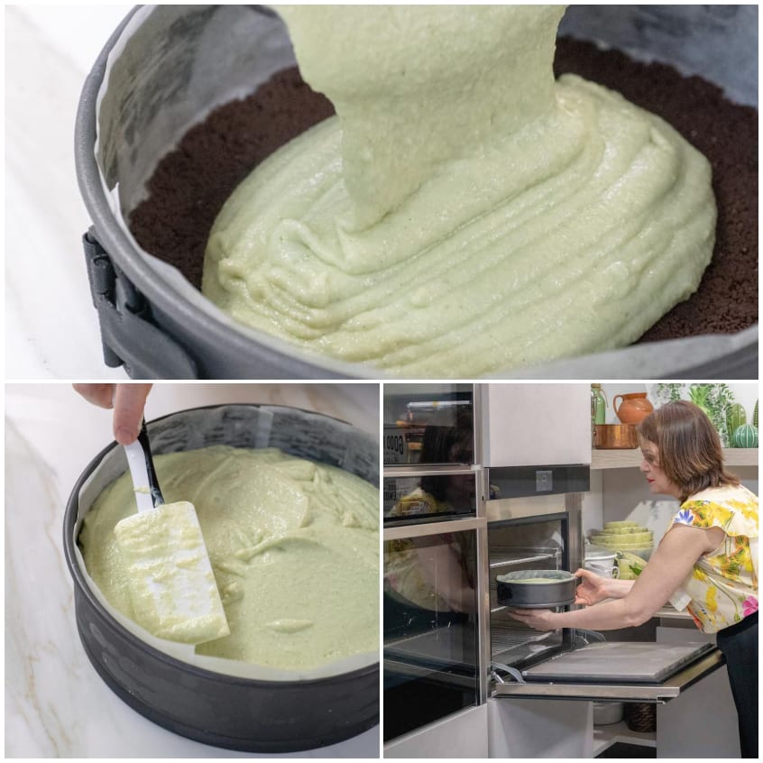 Crema di avocado versata sulla base di biscotto e livellata prima di andare in forno