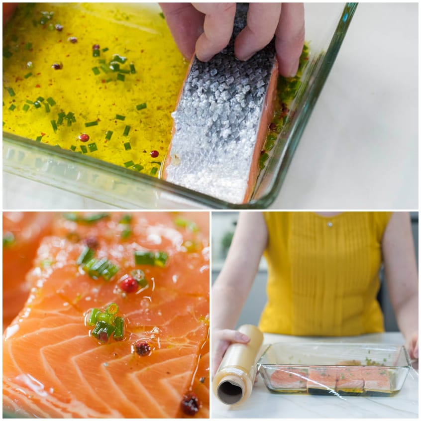 Filetto di salmone immerso nella marinatura con erbe e pepe rosa, poi coperto con pellicola