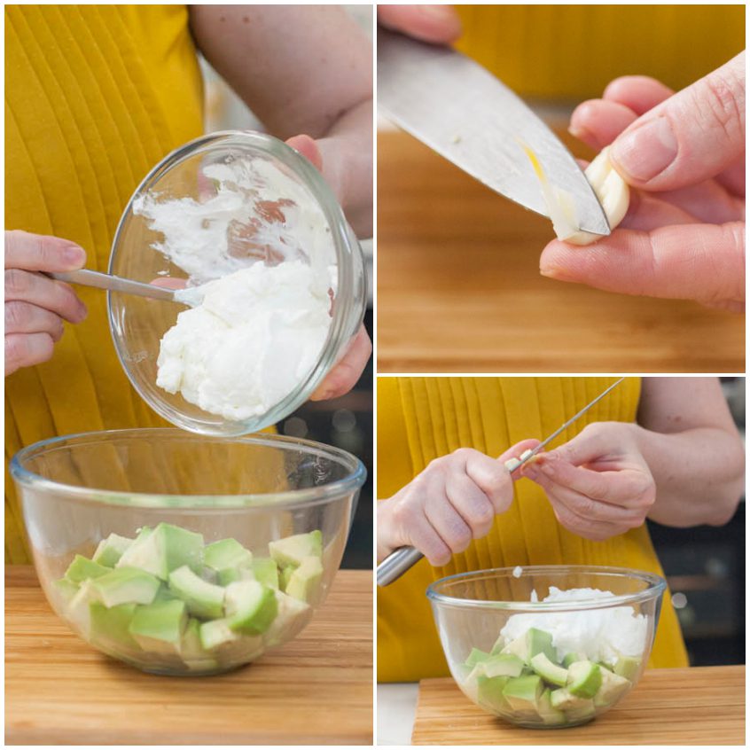 Cubetti di avocado in una ciotola con yogurt greco e aglio affettato al coltello