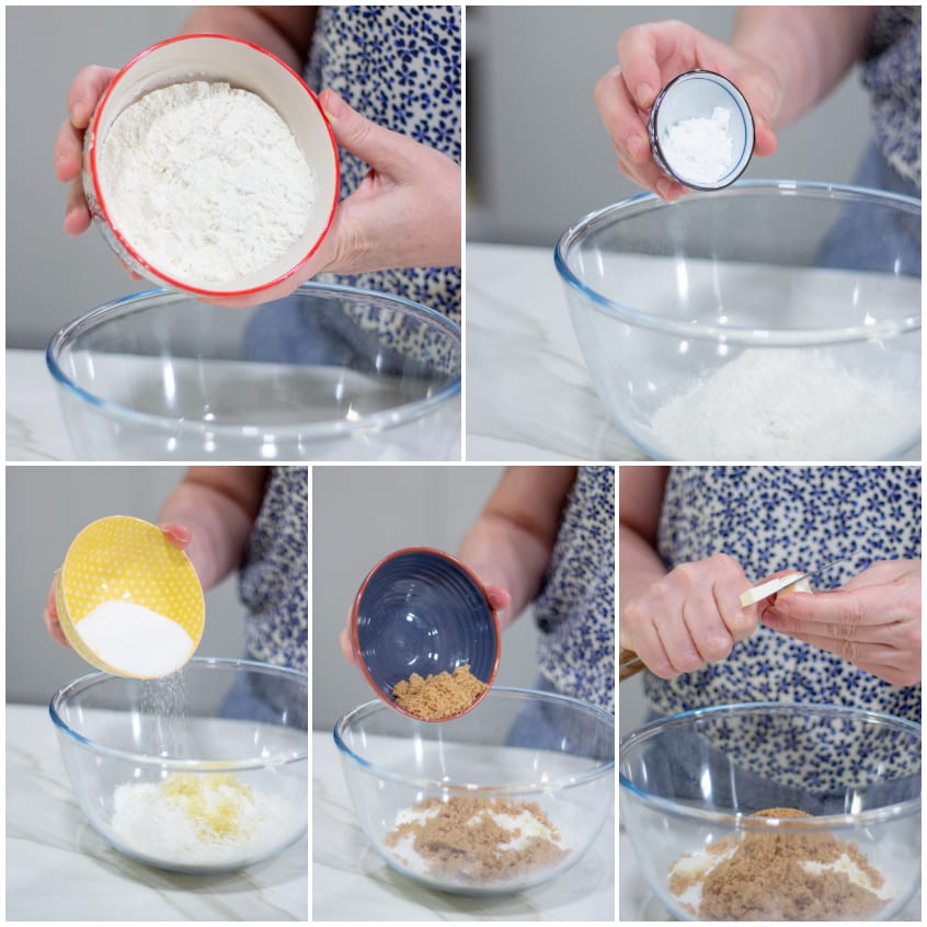 Ingredienti secchi per il topping del cobbler versati uno a uno in una ciotola
