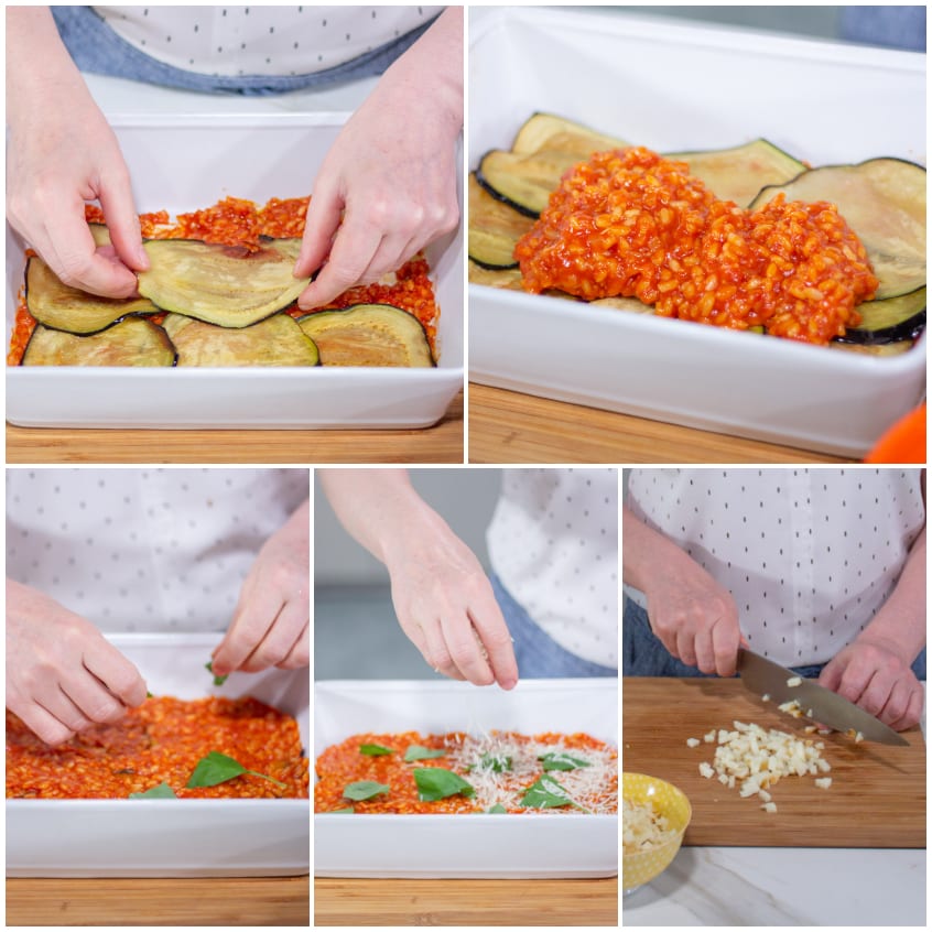 Mani che assemblano la parmigiana di riso a strati con melanzane, sugo e formaggio grattugiato